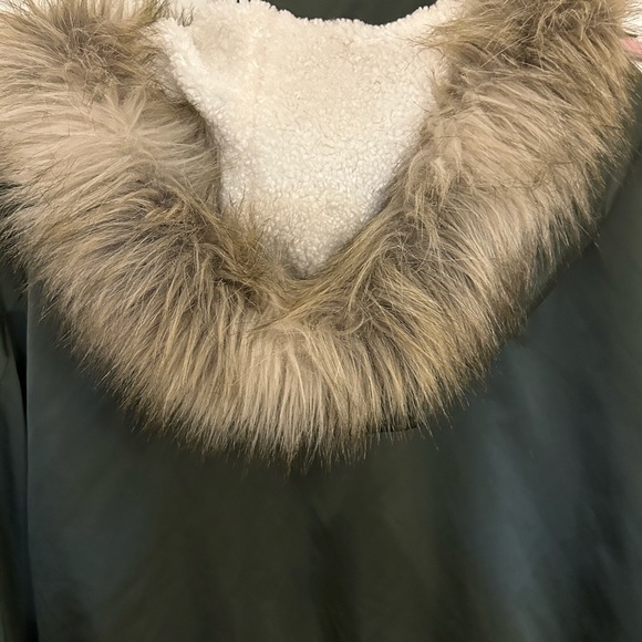 Banana Republic coat. Gently used on vacations. - Picture 6 of 6